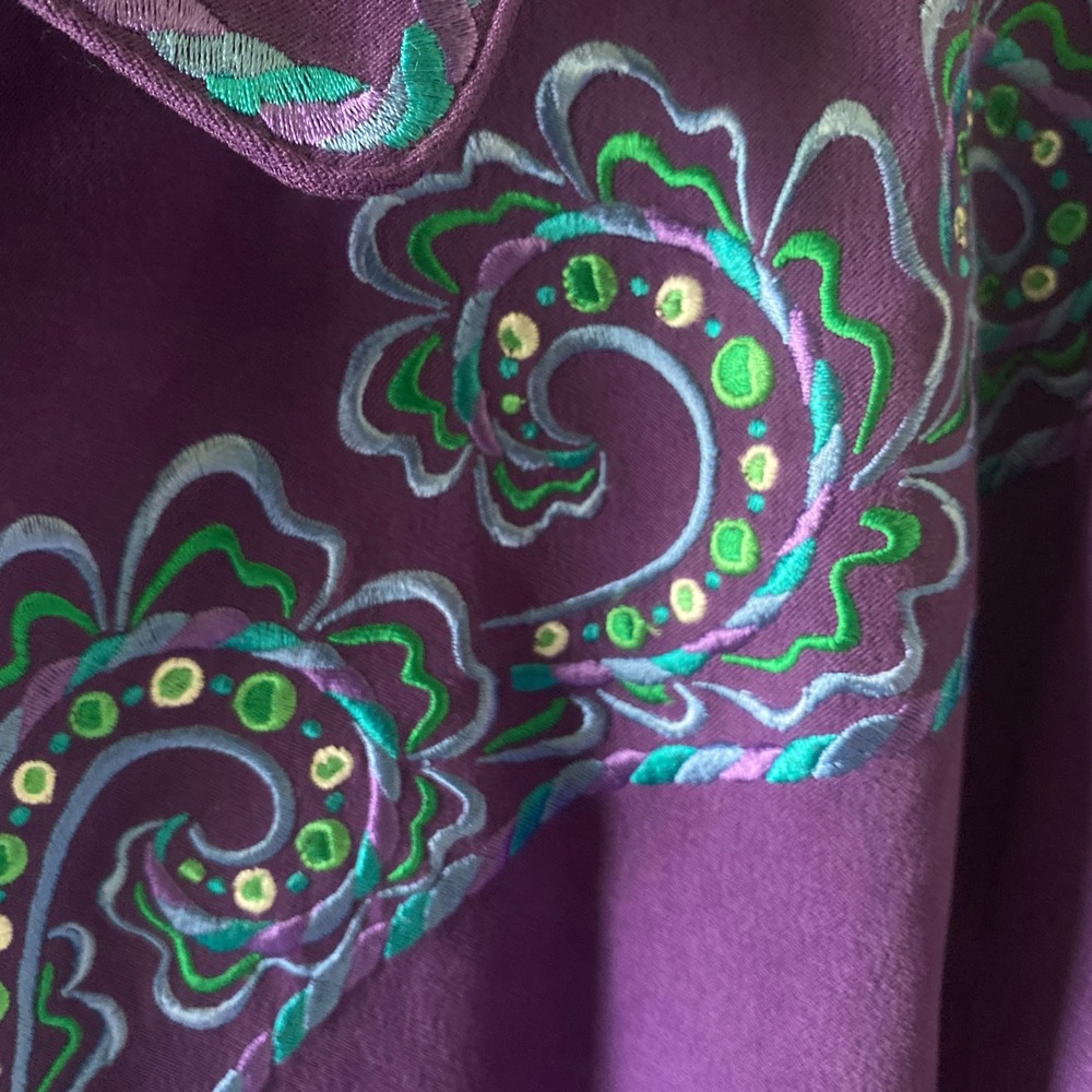 Bob Mackie Women's Long-Sleeved Button-Down Top Size XL Faux-Suede Embroidered - Picture 4 of 7
